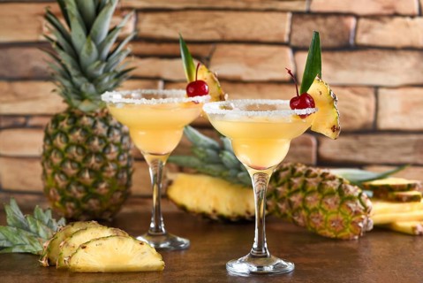 Lime combined with fresh pineapple juice and tequila are cocktails that always have a bright taste