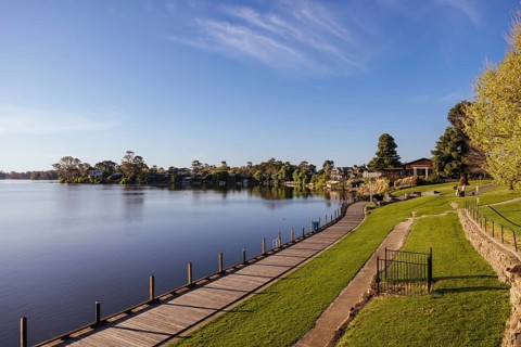 NAGAMBIE, AUSTRALIA, SEPTEMBER 25 2023: Late spring afternoon views of Nagambie township in