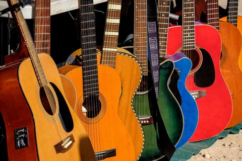 Guitarras, Mercado de antigüedades y de segunda mano de Son Bugadelles, Calvià, Mallorca, balearic