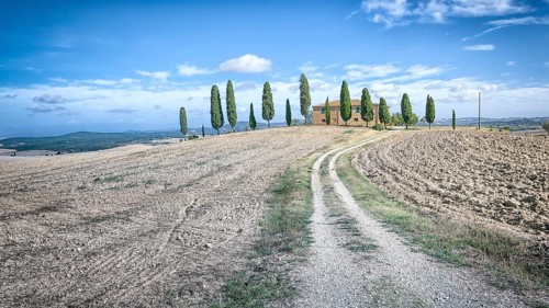 An image of a beautiful house in Tuscany Italy