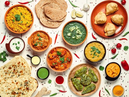 Indian cuisine dishes: tikka masala, dal, paneer, samosa, chapati, chutney, spices. Indian food on