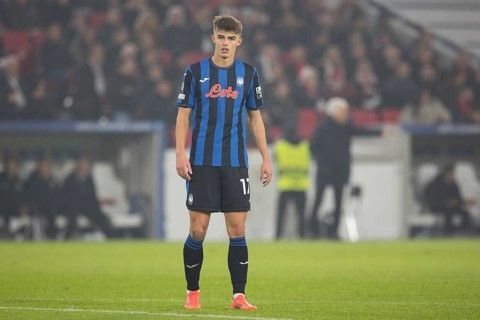 Football match, Charles DE KETELAERE Atalanta Bergamo standing and looking forward, Anrie CHASE VFB
