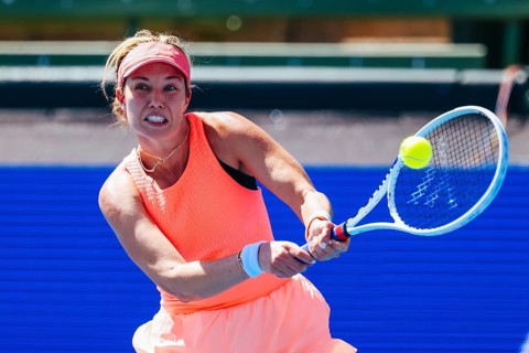 MELBOURNE, AUSTRALIA, JANUARY 12: Danielle Collins plays Mirra Andreeva of Russia during day three
