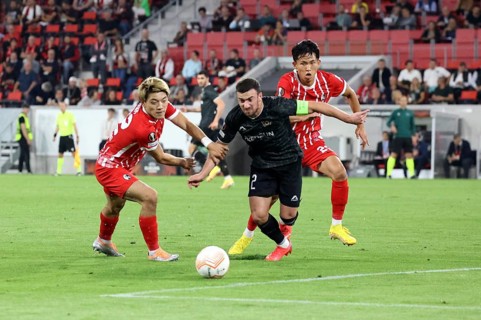 Strong in duels and dangerous in goals: Ritsu Doan (SC Freiburg) with Wooyeong Jeong Woo-Yeong