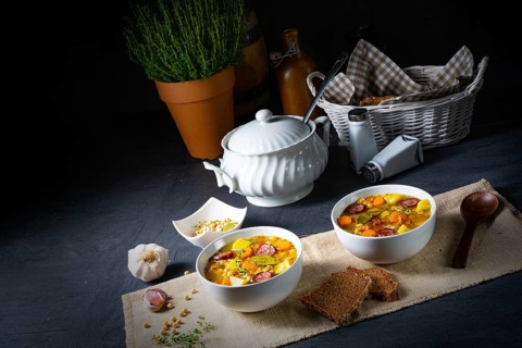 Savoury pea soup according to grandma's recipe