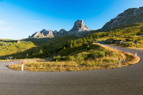 Bend at Passo Giau early morning, Dolomites, Alps, Italy, Europe