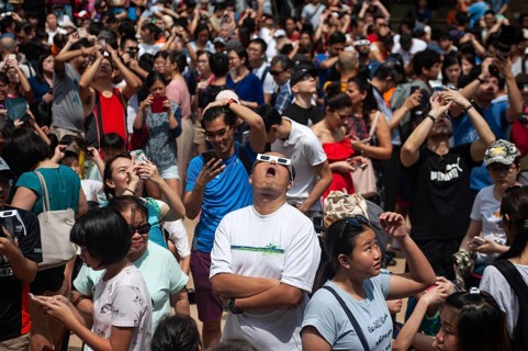 26.12.2019, Singapore, Republic of Singapore, Asia, People gather at the amphitheatre in Kebun Baru