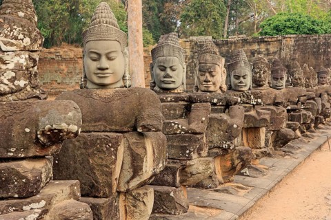 Balustrade with stone gods and demons on the bridge to the southern Tor tor of Angkor Thom