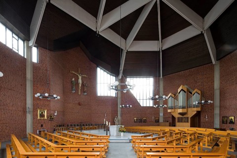 Interior, view to the south of the organ and altar, St., Sankt, Saint