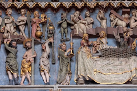 Freiburg, Cathedral of Our Lady, portal vestibule, tympanum, angel with soul scales and praying