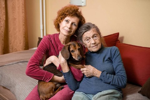 The theme is animal therapy, caring for elderly with dementia and Alzheimer's disease. Adult women
