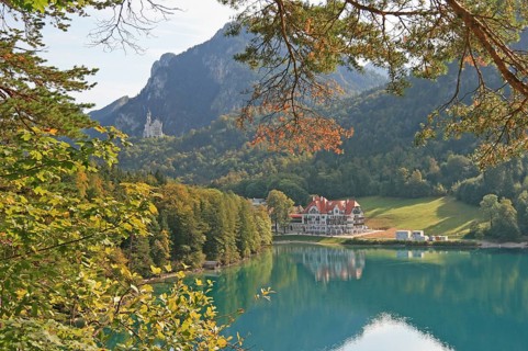 Alpsee, behind Neuschwanstein Castle, near Füssen, Ostallgäu, Swabia, Bavaria, Germany, Europe