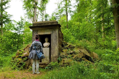 Monument to Duchess Anna Amalia The Seifersdorf Valley stretches along the Große Röder from