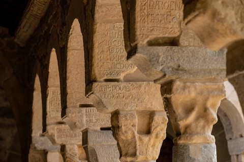 Cloister of the former cathedral of San Vicente, Roda de Isábena, obituaries, Isábena Valley,
