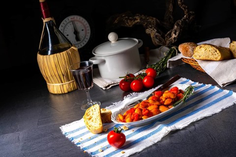 Gigantes Plaki Baked beans in tomato sauce