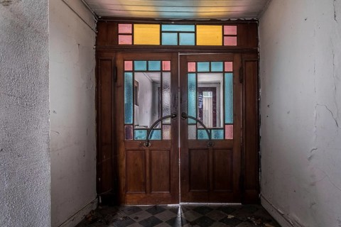 The swing door in the former Brunner staff house, which has since been demolished, Honau, Lucerne,