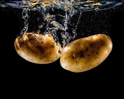 An image of two potato in the water