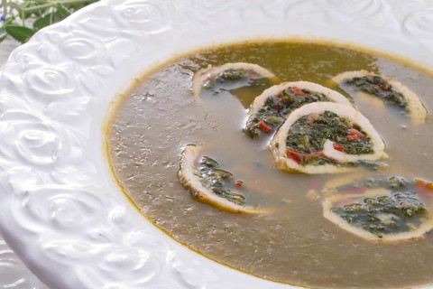 Cabbage soup with meat rolls