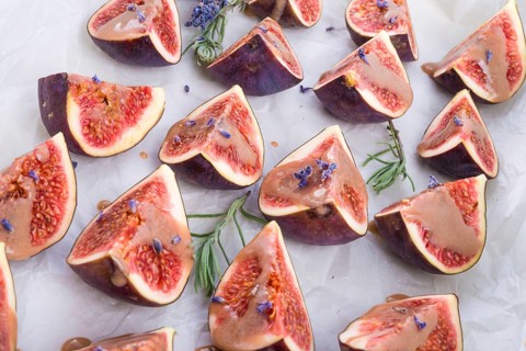Baked figs with caramel