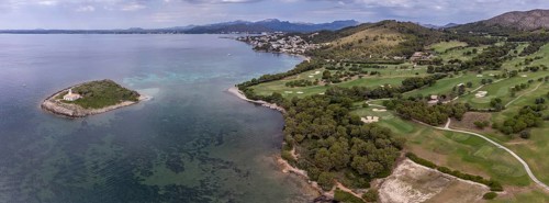 Beach and island of Alcanada, Club de Golf Alcanada, Alcudia, Majorca, Balearic Islands, Spain,