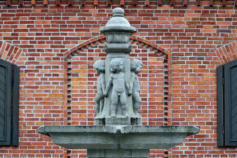 Fountain Putti. German sculptor Stanislaus, Kauer, 1908, Kaliningrad (Konigsberg), Russia, Europe