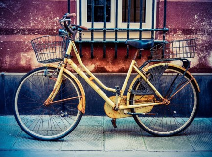 Rustic VIntage Old Bicycle On A Backstreet In Italy