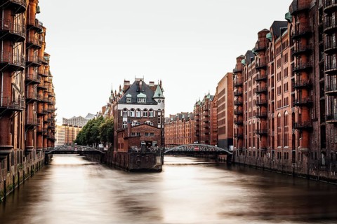 Das Lagerhausviertel oder die Speicherstadt. Wandrahmsfleet-Kanal. UNESCO-Welterbe