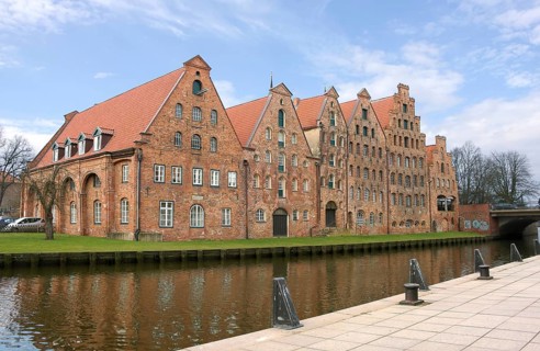 The salt reservoirs are a group of warehouses on the Lübeck Obertrave directly next to the