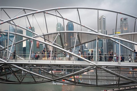 26.01.2020, Singapore, Republic of Singapore, Asia, People crossing the spiral helix bridge in