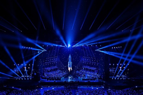Futuristic-looking concert stage, illuminated in blue with a central rocket motif, Il Volo concert,