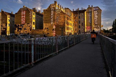 Germany, Berlin, 21.04.2025, Hinterhäuser, Giebel, Kopenhagener Straße, Schönfließer Behelfsbrücke,