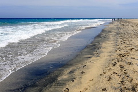 Footprints in the sand, black beach, Jandia, Playa del Matorral, Jandia Peninsula, Fuerteventura,