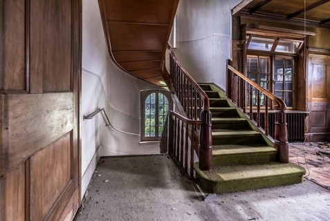 The stairwell in the former factory owner's villa Sonnenheim, uninhabited for over 2 decades, has
