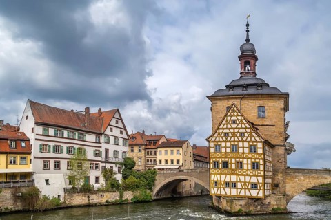Old town hall (Altes Rathaus) (1386), built in the middle of the Regnitz river, accessible by two