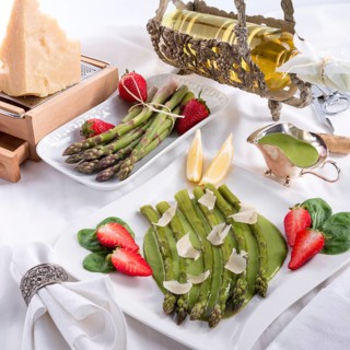 Asparagus with green sauce