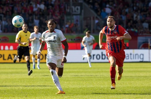 Football match, Junior ADAMU SC Freiburg left and Benedikt GIMBER 1. FC Heidenheim chase the ball