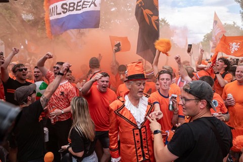 06/07/2024, Berlin, Germany, Europe, Fans of the Dutch national football team celebrate on a fan