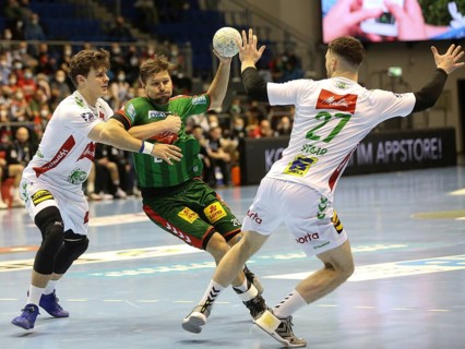 Justus Richtzenhain GWD Minden duel with Marko Bezjak SC Magdeburg SC Magdeburg, GWD Minden
