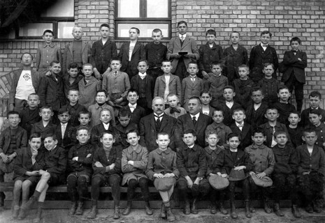 Boys school class, 1920s, Historical school class photo with boys and teachers in front of a brick