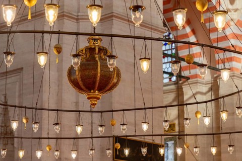 A picture of the colorful and gorgeous interior of the Suleymaniye Mosque, in Istanbul