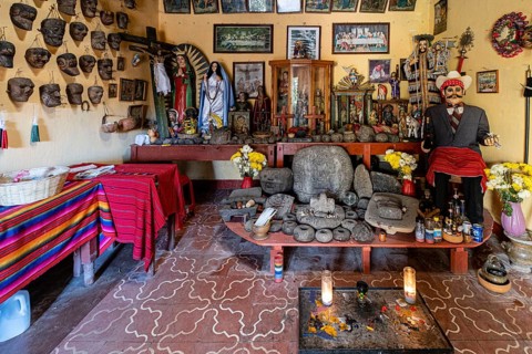 Casa museo de Pascual Abaj, cerro Turkaj, Chichicastenango, Quiché, Guatemala, America Central,