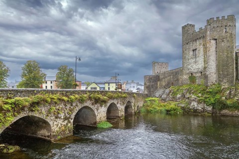 Bridge and castle in Cahir town, Ireland, Europe