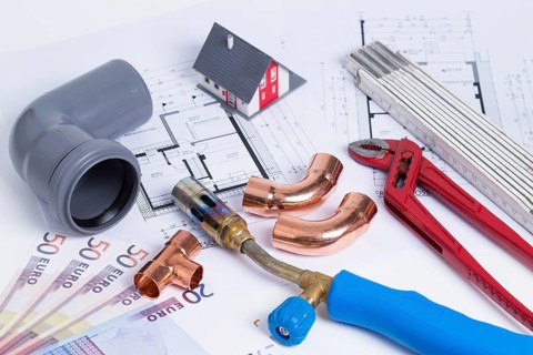 The photo shows various materials, tools of an installation company