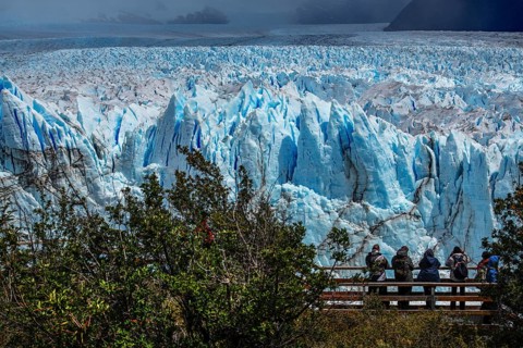 Tourists on wooden plank paths photographing the Perito Moreno glacier, glacier tongue, glacier