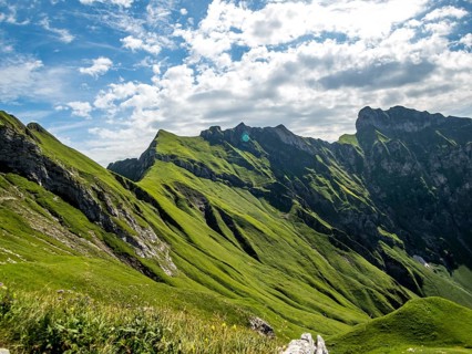 Fantastic panoramic hike from the Nebelhorn along the Laufbacher Eck via Schneck, Hofats and Oytal