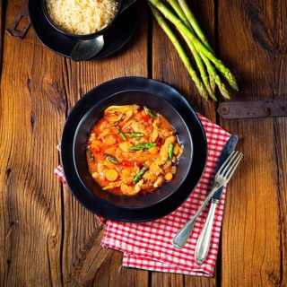 Colourful turkey fricassee with asparagus and peppers