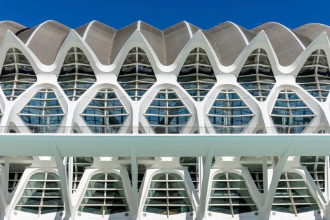 Detail of the roof of the white futuristic building of the science museum Prinz Philip (Museu de