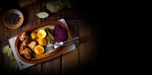Rustic snirtje roast with red cabbage and cucumber