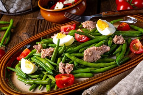 Rustic green bean salad with egg and tuna