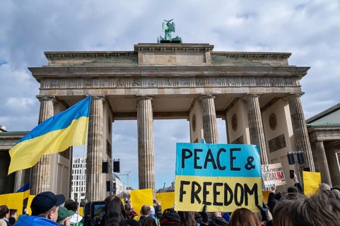 24.02.2024, Berlin, Germany, Europe, Around 2000 people take part in a peaceful pro-Ukrainian